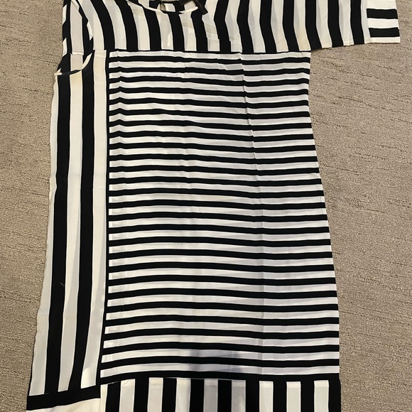 BCBG Single Sleeve Blk/White Striped top - Picture 2 of 3